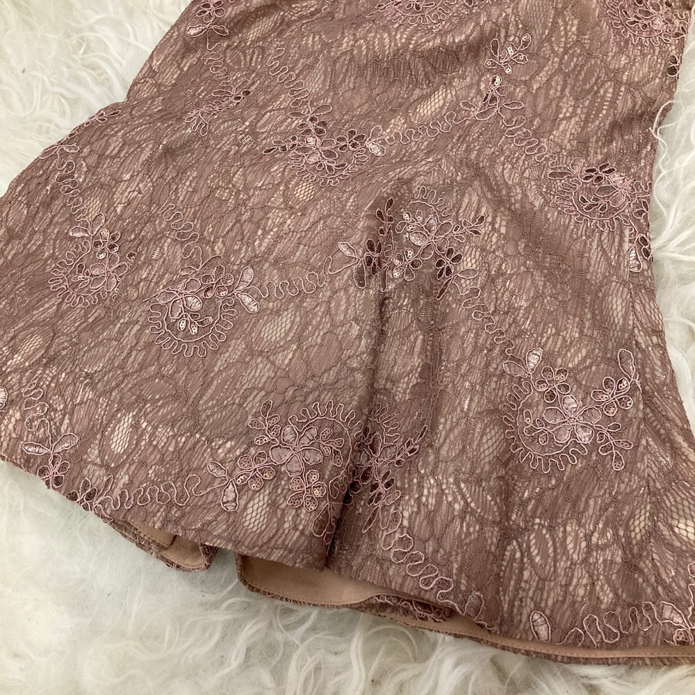 DRESS THE POPULATION Isabelle Lace Midi Dress - Picture 6 of 9